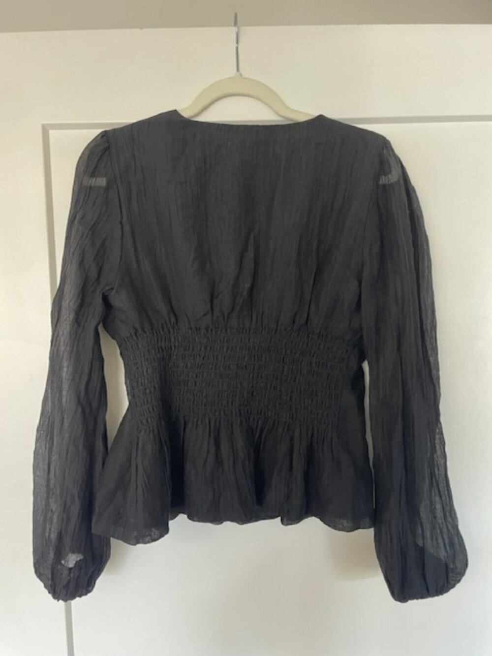 NEW! Evereve Tess Gathered Waist Blouse - Picture 3 of 3